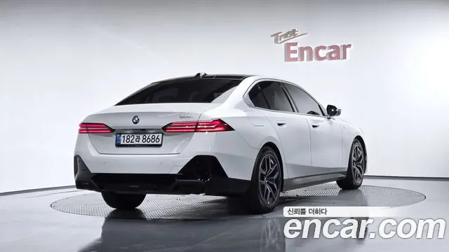 BMW 5-Series — Фото автомобиля 2