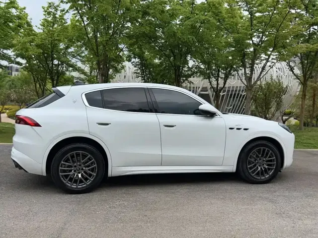 Maserati Grecale — Фото автомобиля 9