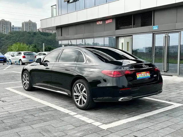 Mercedes-Benz E-Class — Фото автомобиля 6