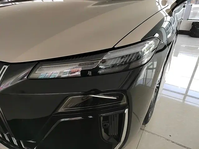 Roewe M7 DMH — Фото автомобиля 23