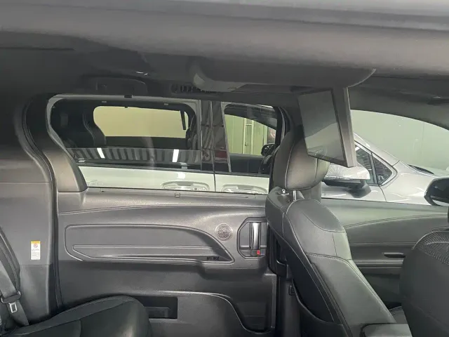 Toyota Sienna — Фото автомобиля 10