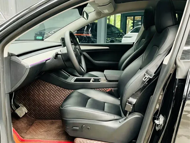 Tesla Model Y — Фото автомобиля 12