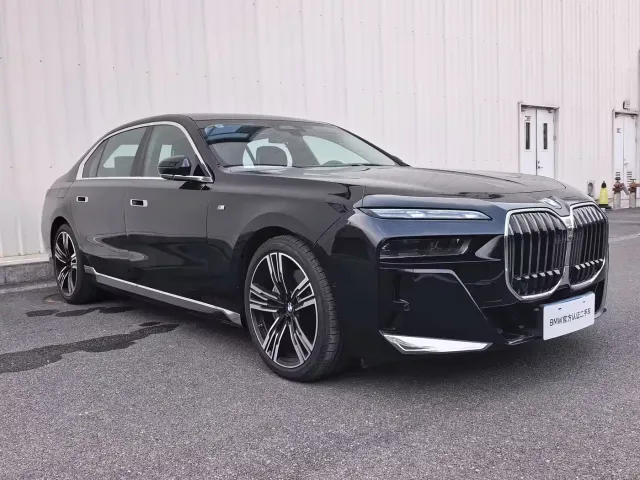BMW 7 Series — Фото автомобиля 3