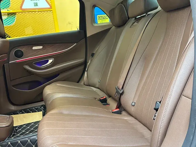 Mercedes-Benz E-Class — Фото автомобиля 7