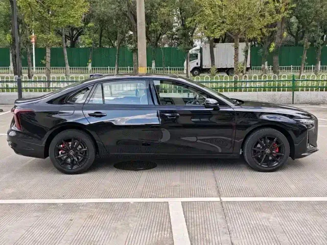 Hongqi H5 — Фото автомобиля 13