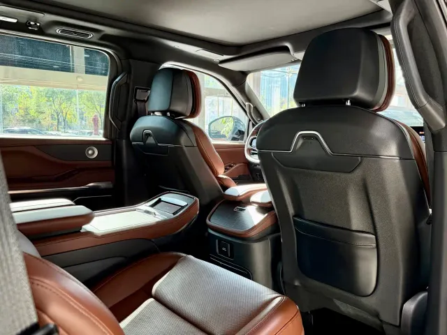 Lincoln Navigator — Фото автомобиля 27