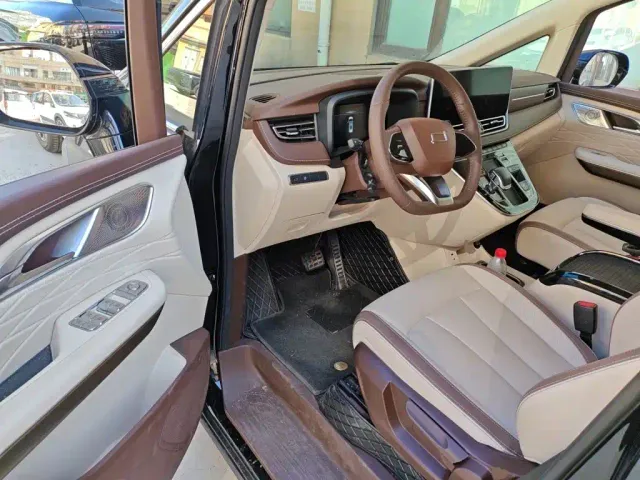Bestune Besturn M9 — Фото автомобиля 17