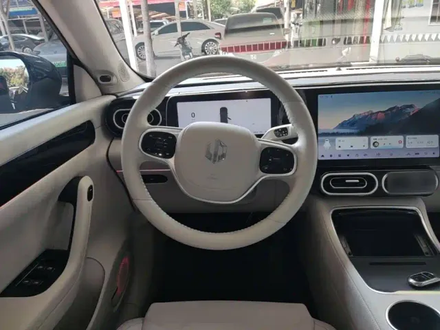 Leapmotor C11 — Фото автомобиля 10