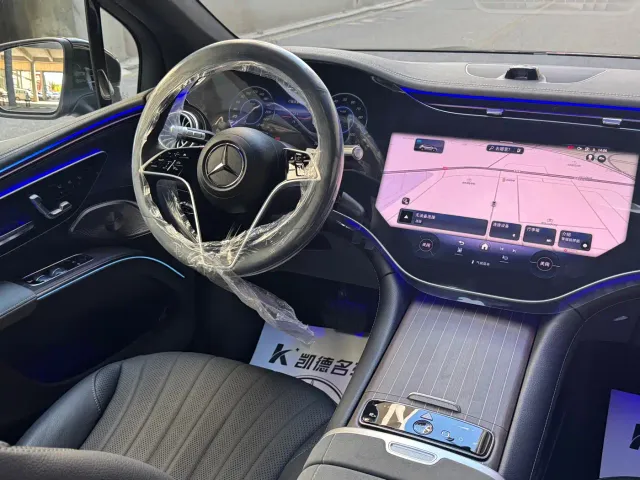 Mercedes-Benz EQS SUV — Фото автомобиля 12