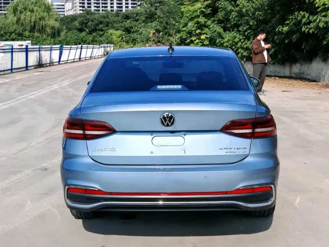 Volkswagen Lavida — Фото автомобиля 9