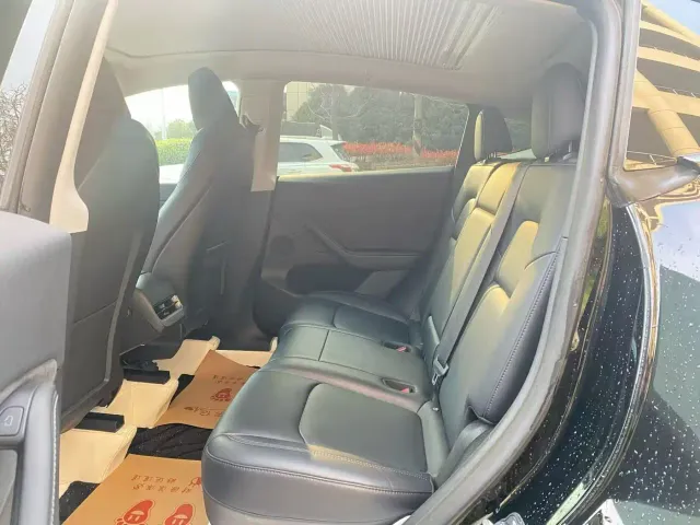 Tesla Model Y — Фото автомобиля 6