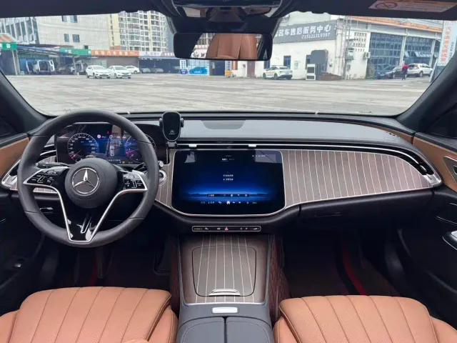 Mercedes-Benz E-Class — Фото автомобиля 9