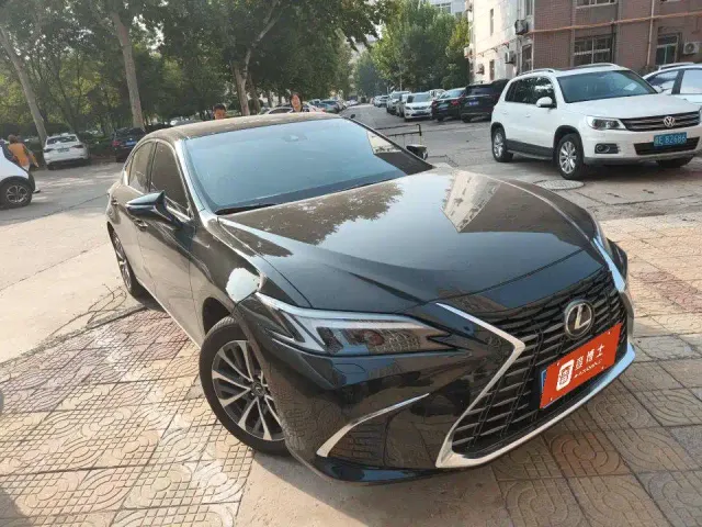 Lexus ES — Фото автомобиля 4