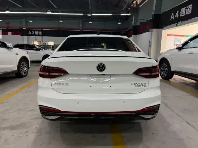 Volkswagen Lavida — Фото автомобиля 10