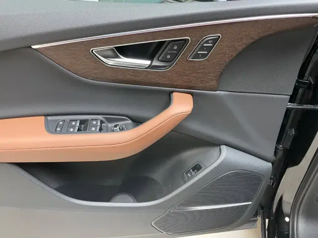 Audi Q7 — Фото автомобиля 7