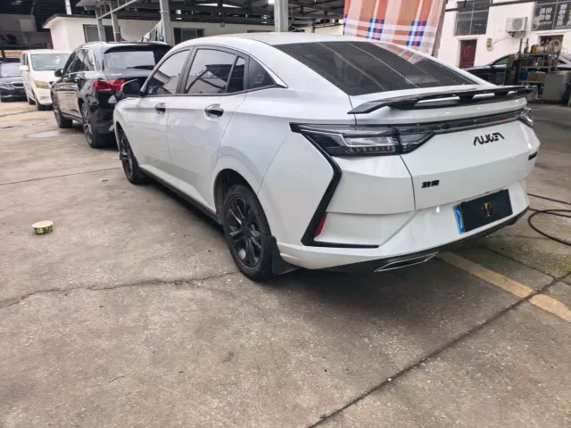 Dongfeng Yixuan — Фото автомобиля 11
