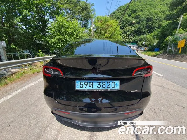 Tesla Model Y — Фото автомобиля 6