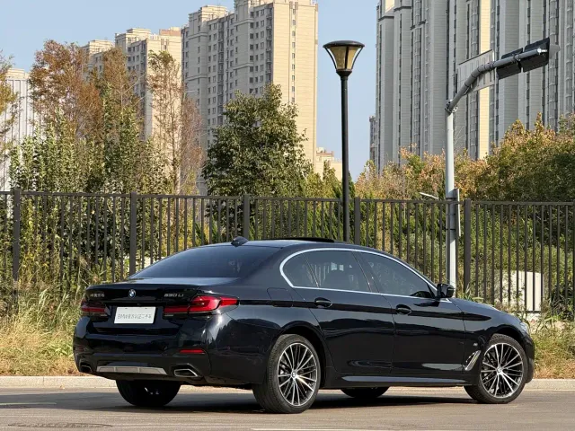 BMW 5 Series — Фото автомобиля 25