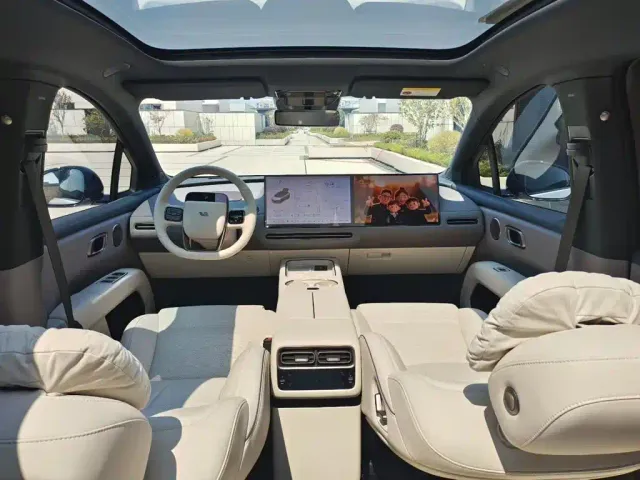 Li Auto Li Auto i6 2025 2WD Base Model — Фото автомобиля 9