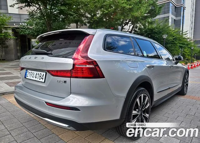 Volvo V60 — Фото автомобиля 6