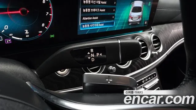 Mercedes-Benz E-Class — Фото автомобиля 12