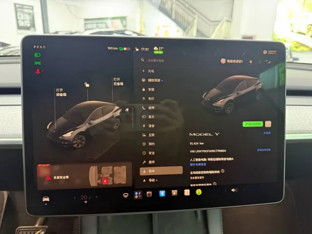 Tesla Model Y — Фото автомобиля 7