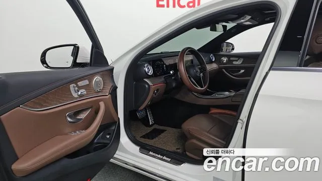 Mercedes-Benz E-Class — Фото автомобиля 9