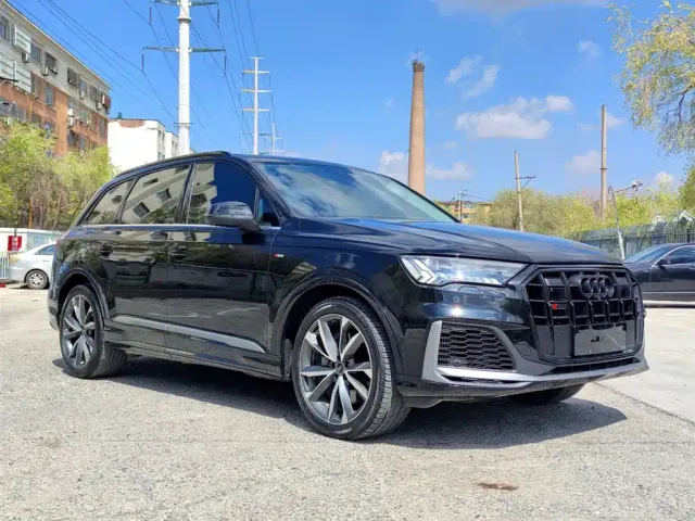 Audi Q7 — Фото автомобиля 3