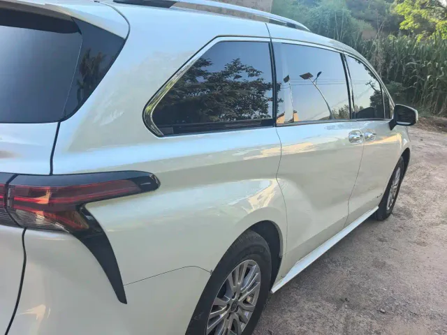 Toyota Sienna — Фото автомобиля 8