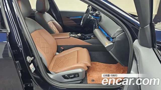 BMW 5-Series 5 серия (G60) 530i xDrive M Sport — Фото автомобиля 24