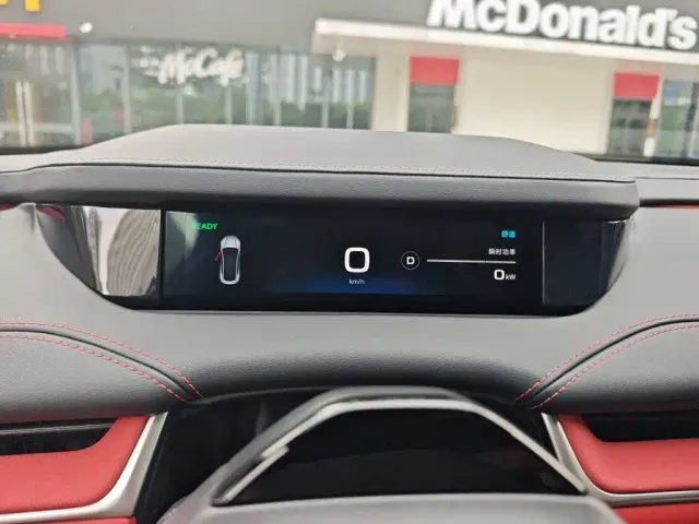 Xiaomi SU7 — Фото автомобиля 12