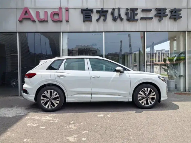 Audi Q4 e-tron — Фото автомобиля 3
