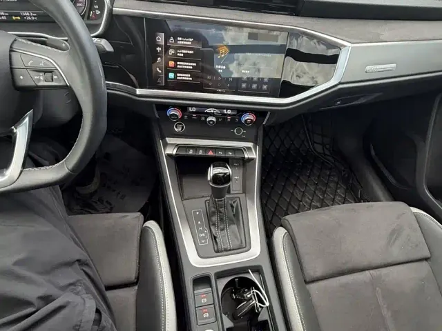 Audi Q3 — Фото автомобиля 12