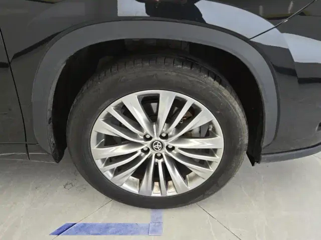 Toyota Highlander — Фото автомобиля 6