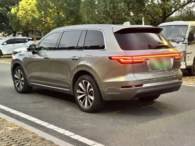 Li Auto ONE — Фото автомобиля 4