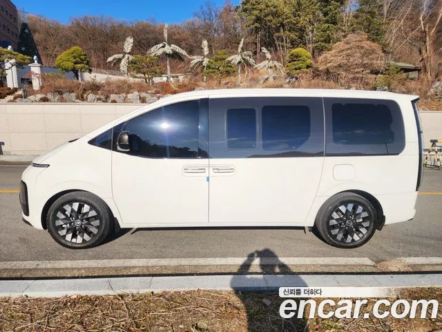 Hyundai Staria Staria 4WD Lounge 9 мест — Фото автомобиля 3