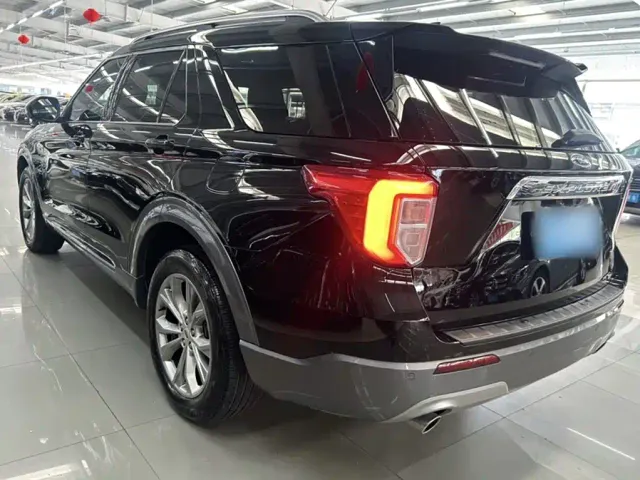 Ford Explorer — Фото автомобиля 20