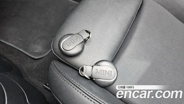 Mini Cooper Convertible — Фото автомобиля 30