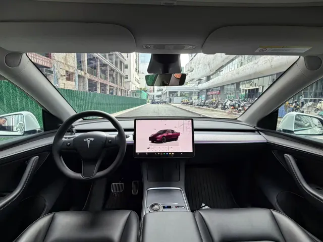 Tesla Model Y — Фото автомобиля 7