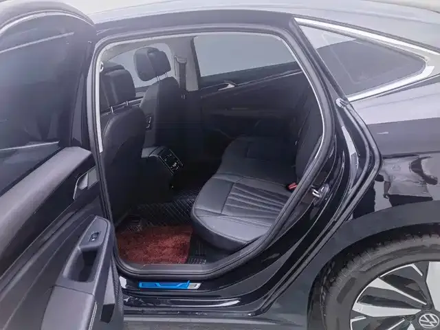 Volkswagen Passat — Фото автомобиля 14