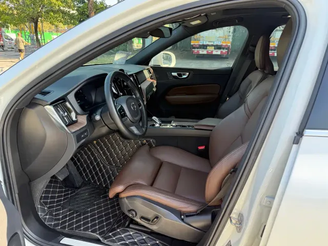Volvo XC60 — Фото автомобиля 4