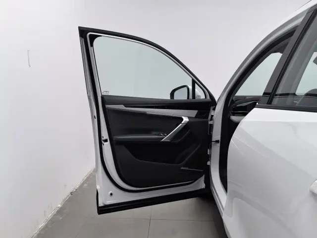 Geely Boyue L — Фото автомобиля 8