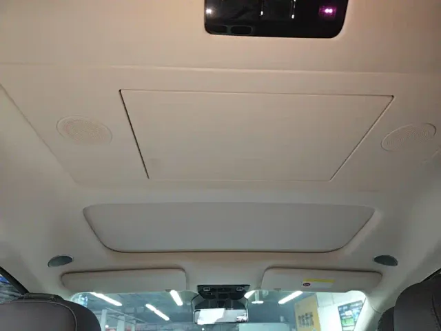 Li Auto MEGA — Фото автомобиля 17
