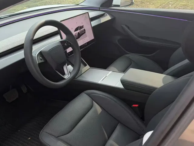 Tesla Model 3 — Фото автомобиля 18