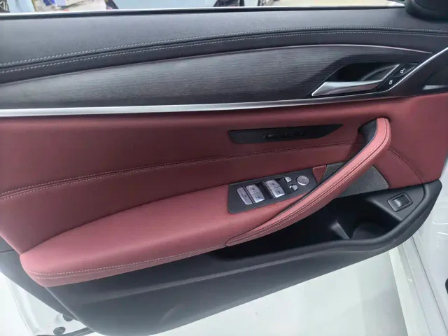 BMW 5 Series — Фото автомобиля 4