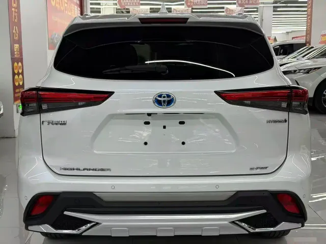 Toyota Highlander — Фото автомобиля 8