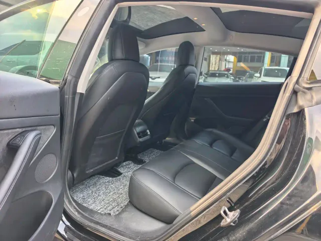 Tesla Model 3 — Фото автомобиля 8