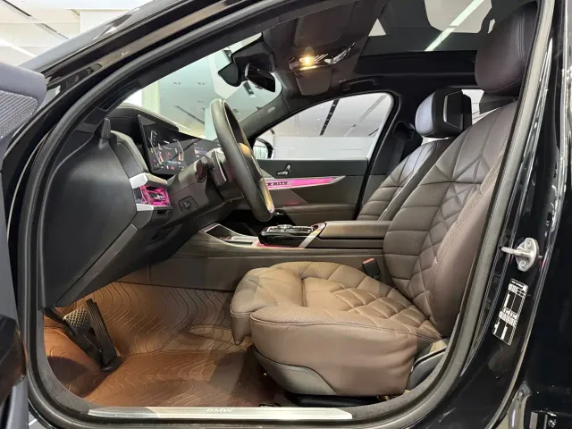 BMW 7 Series — Фото автомобиля 6