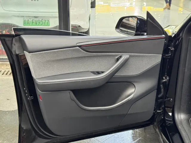 Tesla Model Y — Фото автомобиля 15