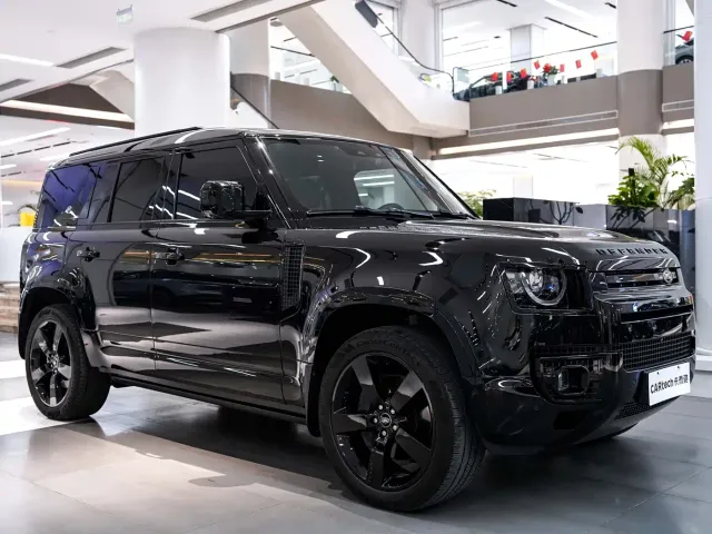 Land Rover Defender — Фото автомобиля 7